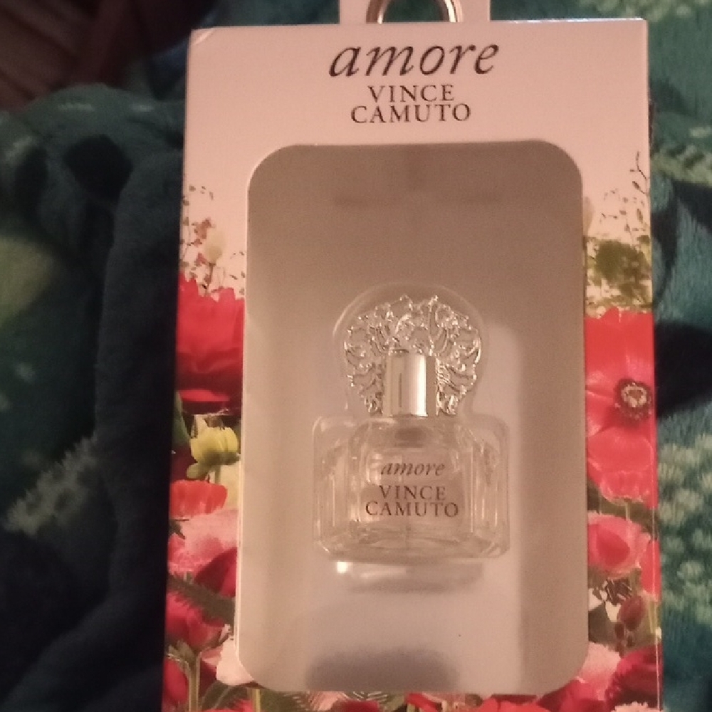 Vince Camuto Amore Eau De Parfum NIB